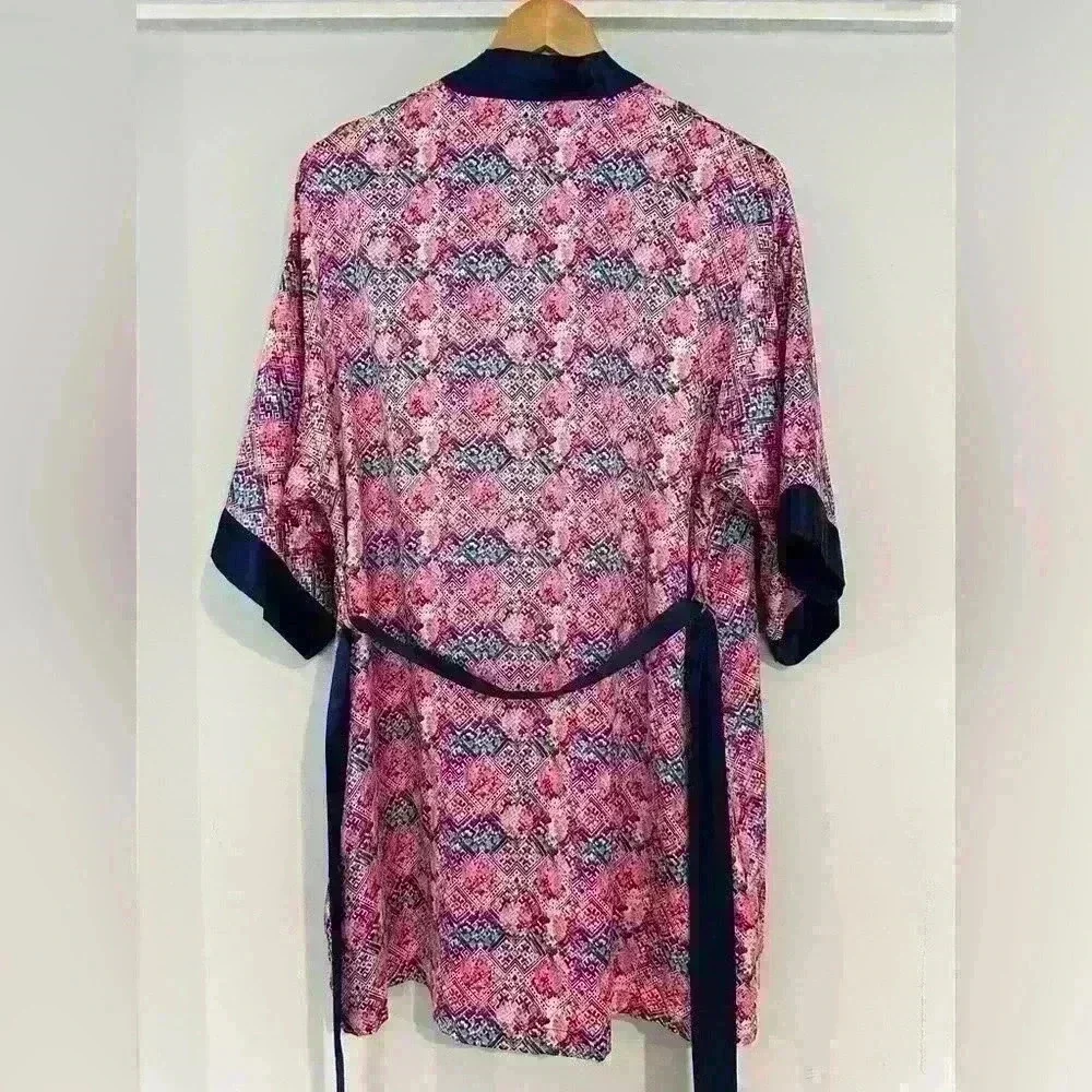 Victoria’s Secret‎ Robe with pockets and tie size small/medium